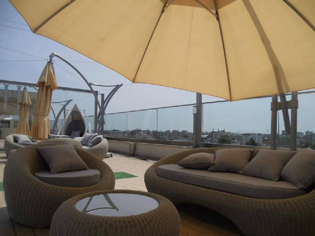 Marshal Garden Hotel Bukarest Exteriör bild The Sky Bar