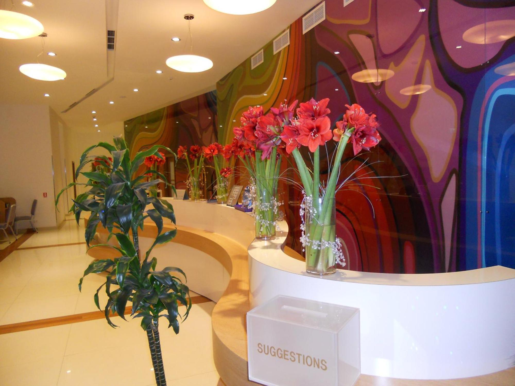 Marshal Garden Hotel Bukarest Exteriör bild Reception desk at the hotel