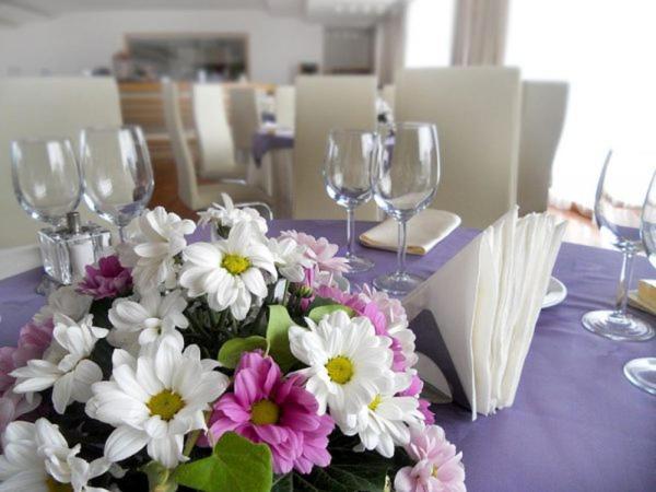 Marshal Garden Hotel Bukarest Exteriör bild A table set for a wedding reception