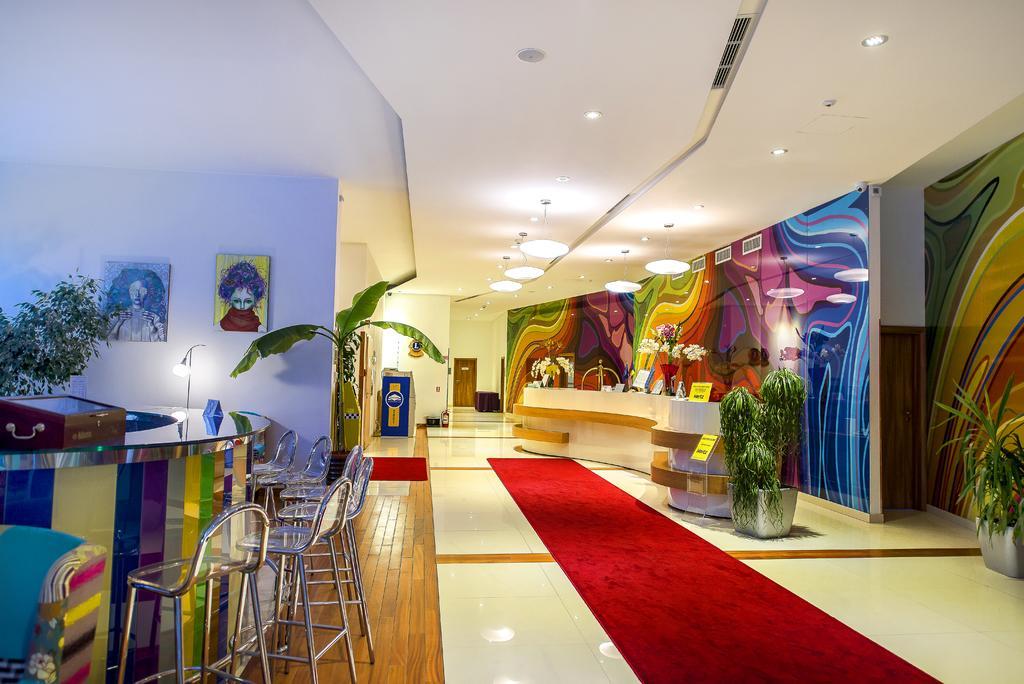 Marshal Garden Hotel Bukarest Exteriör bild Lobby