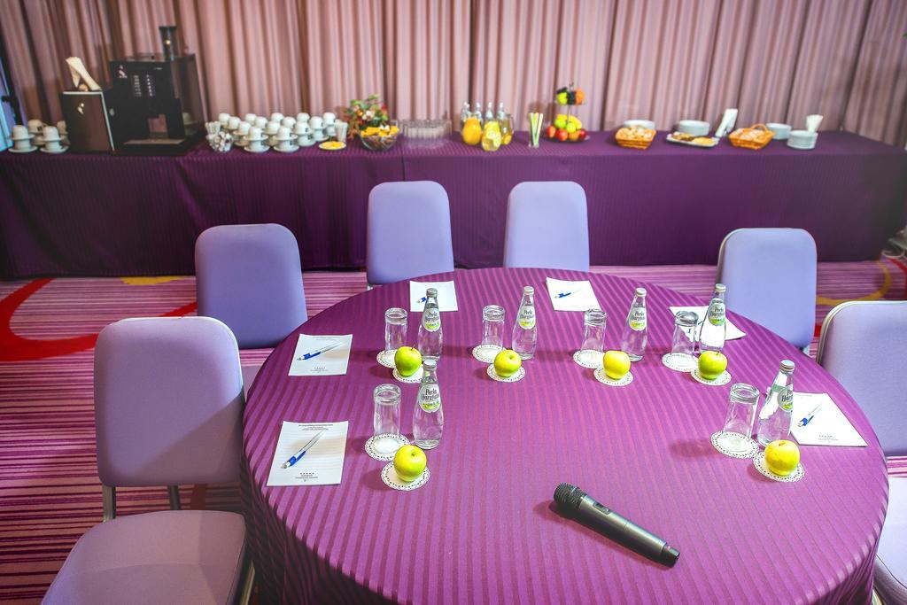 Marshal Garden Hotel Bukarest Exteriör bild A meeting room at the InterContinental London The O2