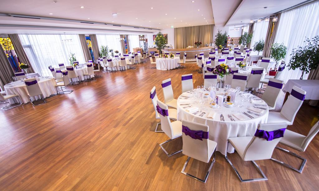 Marshal Garden Hotel Bukarest Exteriör bild The ballroom at the hotel