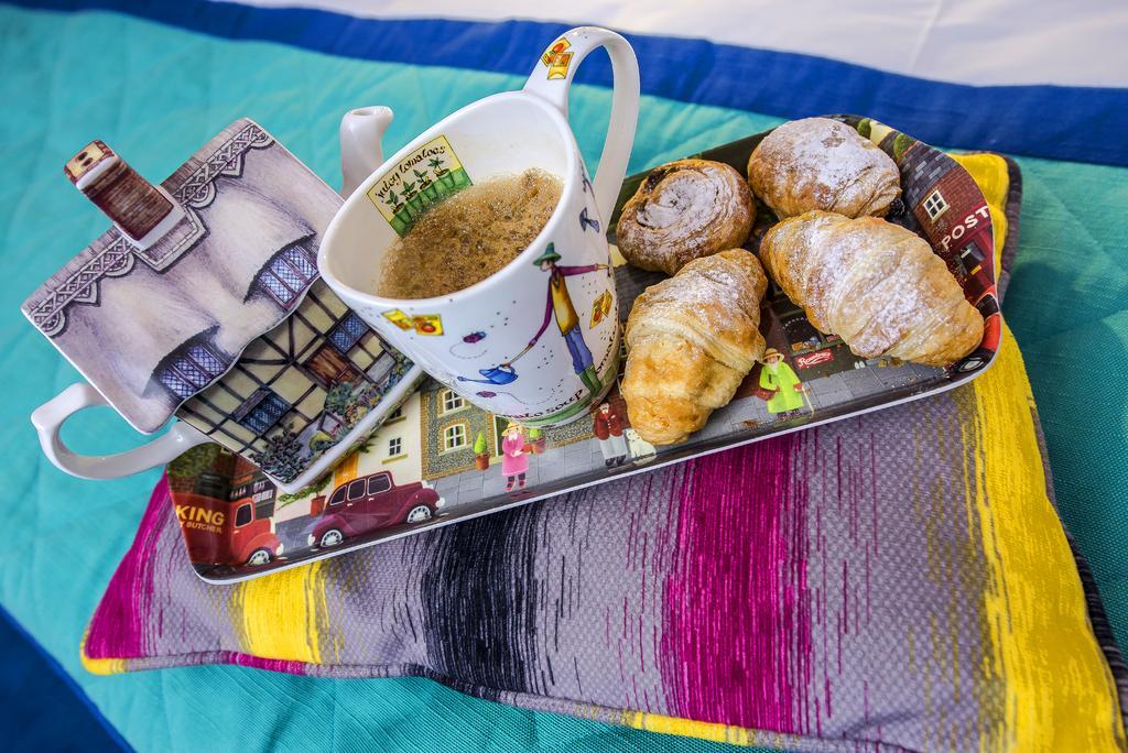 Marshal Garden Hotel Bukarest Exteriör bild A cup of tea with a selection of pastries