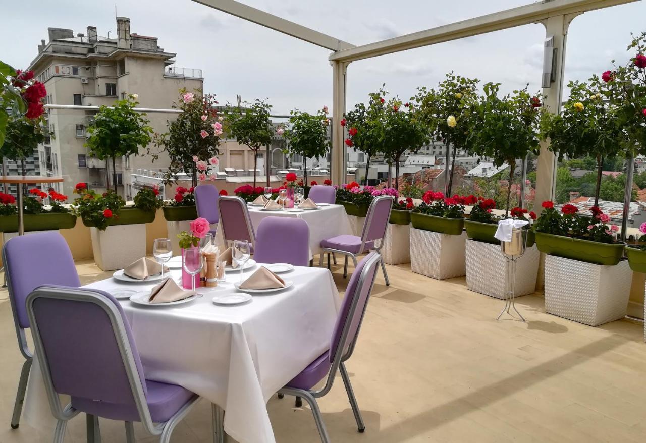 Marshal Garden Hotel Bukarest Exteriör bild The rooftop terrace