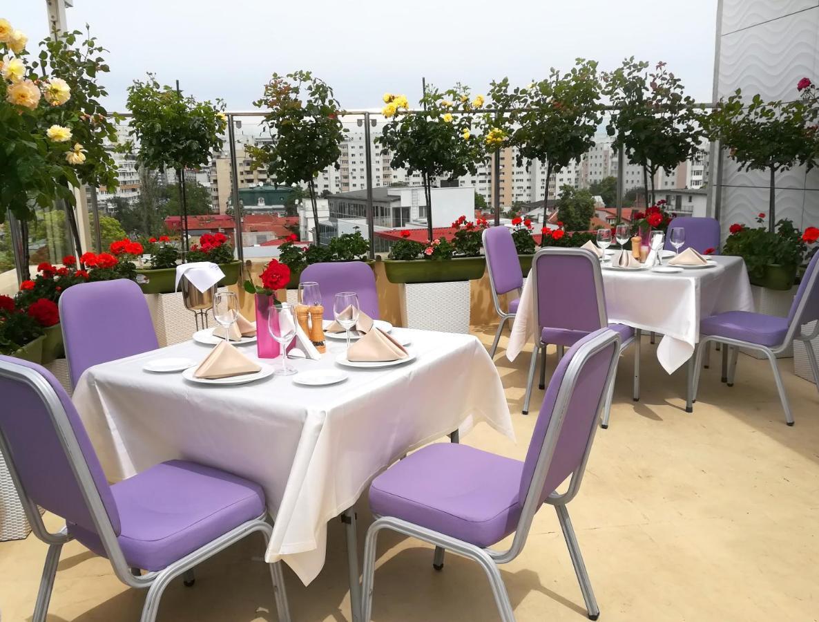 Marshal Garden Hotel Bukarest Exteriör bild The rooftop garden