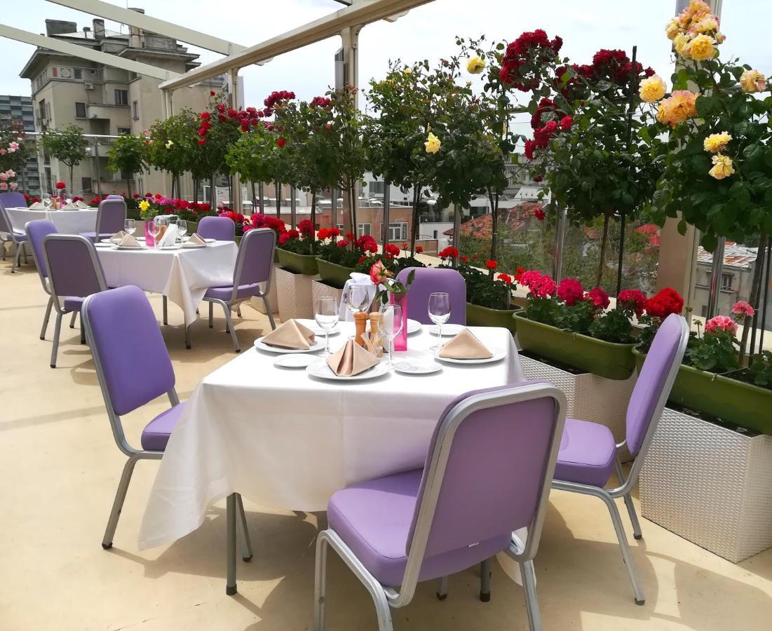 Marshal Garden Hotel Bukarest Exteriör bild The rooftop restaurant